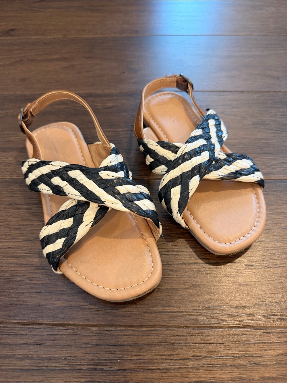 Old Navy Girls Raffia Cross Strap Sandals Size 12 - C34-094